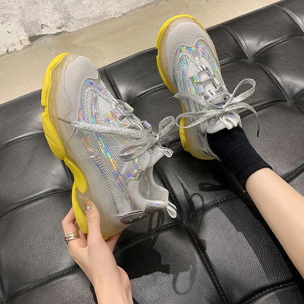 Hit modernas sieviešu kedas ar krāsainām zolēm