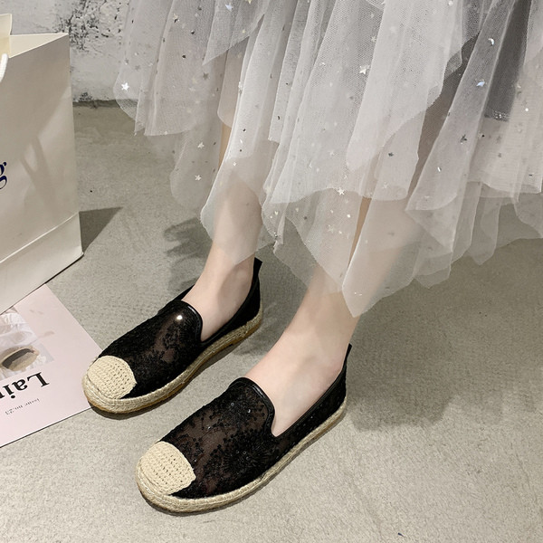 Ikdienas sieviešu apavi ar mežģīnēm