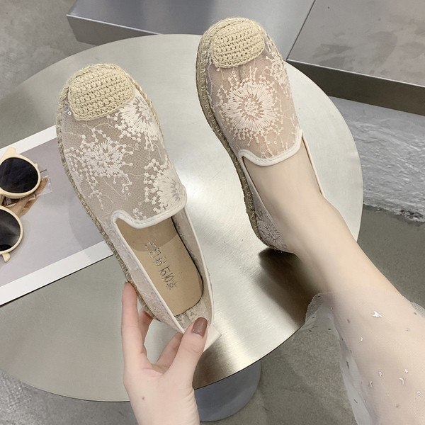 Ikdienas sieviešu apavi ar mežģīnēm