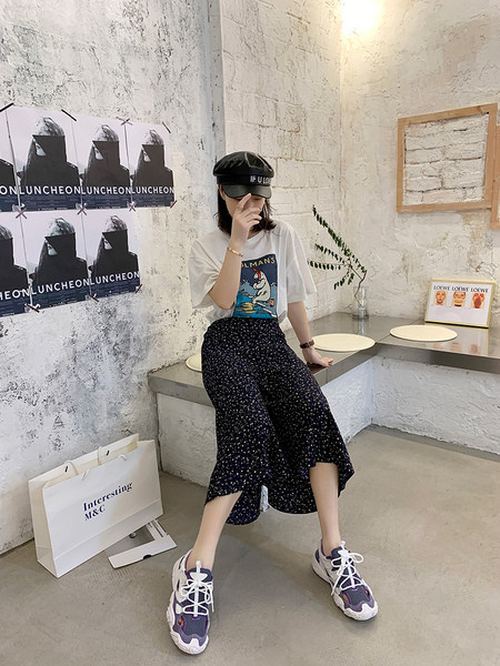 Sieviešu pavasara kedas ar izgriezumiem