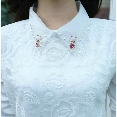 Moteriški balti nėriniuoti marškiniai su klasikine apykakle ir dekoratyviniais akmenimis