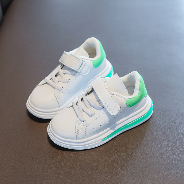 Alkalmi gyerek tornacipő matricával és puha talppal lányoknak és fiúknak