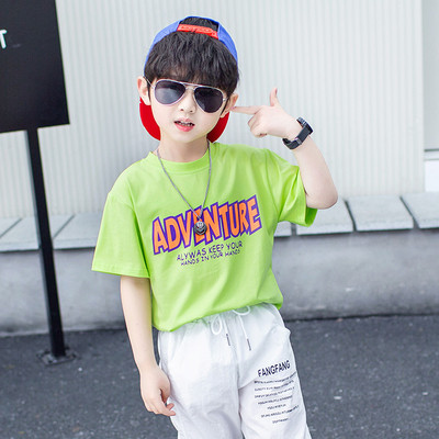 Korszerű, rövid ujjú gyerekblúz fiúknak