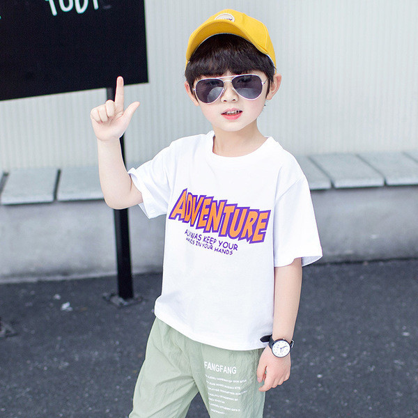 Korszerű, rövid ujjú gyerekblúz fiúknak