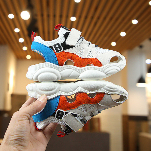 Pehme tallaga libisemiskindlad laste sandaalid poistele