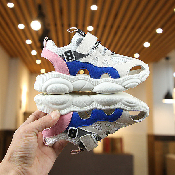 Pehme tallaga libisemiskindlad laste sandaalid poistele