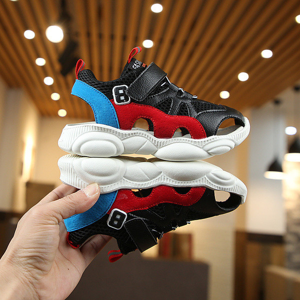 Pehme tallaga libisemiskindlad laste sandaalid poistele