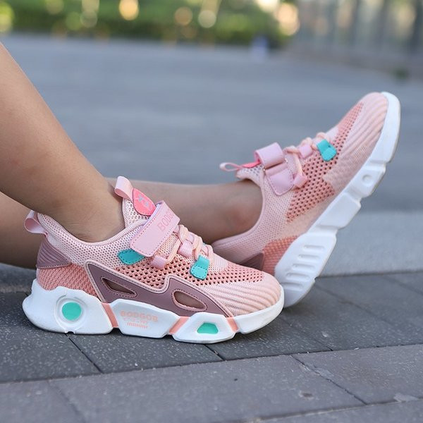 Új modell gyerekcipő hálóval és matricával lányoknak