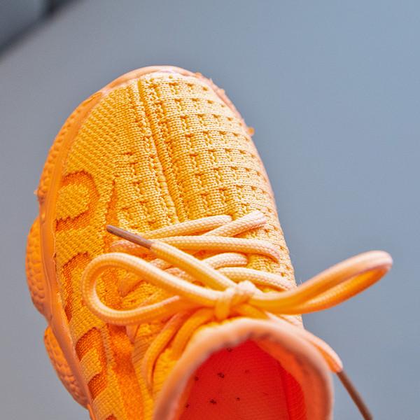 Sporta bērnu kedas ar uzrakstu un raupju zoli meitenēm