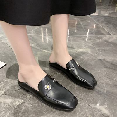 Ikdienas sieviešu ādas apavi ar plakanām zolēm un krāsainiem izšuvumiem