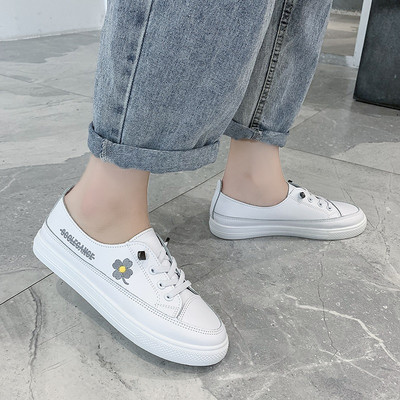 Sieviešu ādas baltas kedas ar krāsainu izšuvumu