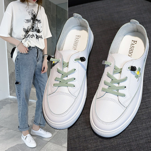 Sieviešu ādas baltas kedas ar krāsainu izšuvumu