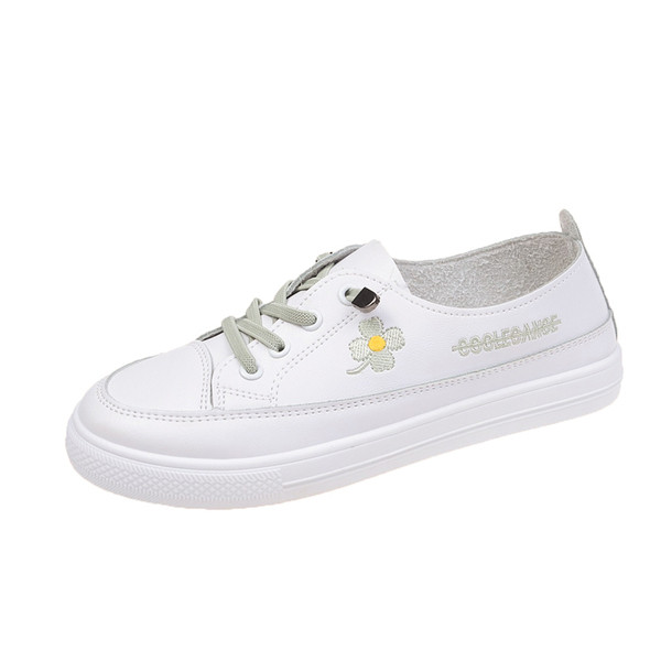 Sieviešu ādas baltas kedas ar krāsainu izšuvumu