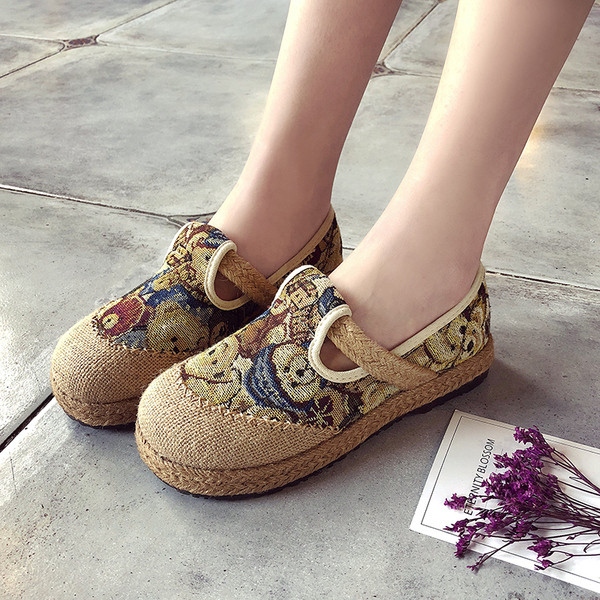 Jauns sieviešu ikdienas apavu modelis ar plakanu zoli un izšuvumu