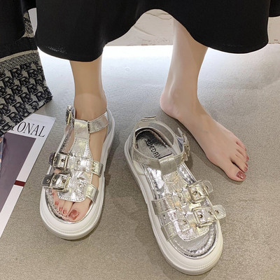 Praegused kõrge talla ja metallelementidega naiste sandaalid