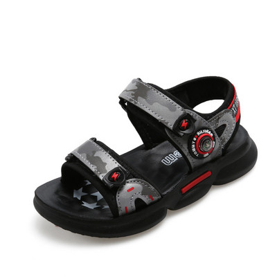 Mūsdienīgas bērnu sandales ar kamuflāžas rakstu un ielāpiem