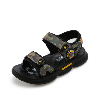 Mūsdienīgas bērnu sandales ar kamuflāžas rakstu un ielāpiem