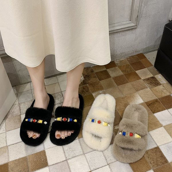 Pašdarinātas dūnu sieviešu čības ar krāsainiem akmentiņiem