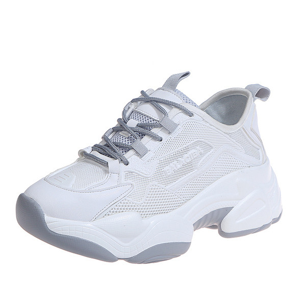 Modern női tornacipő hálóval és durva talppal