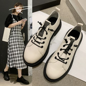 Női bőr cipő fűzővel és lapos talppal