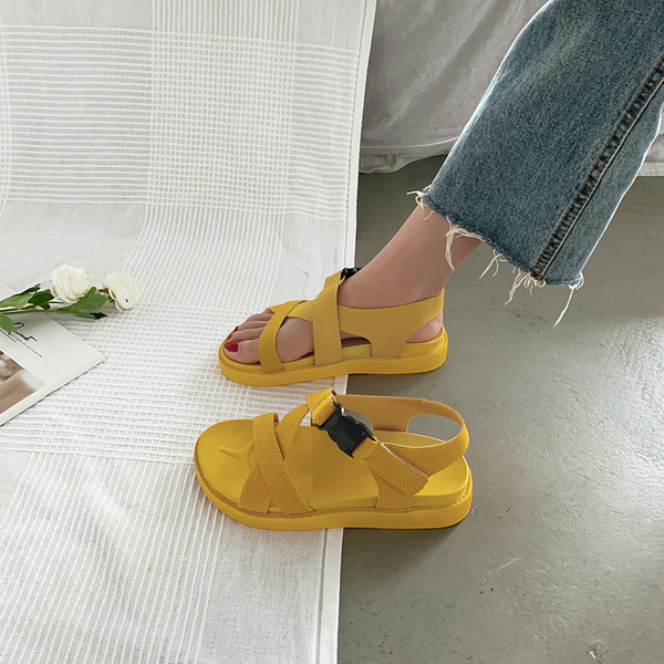 Női alkalmi szandál öko velúrból, magas talppal