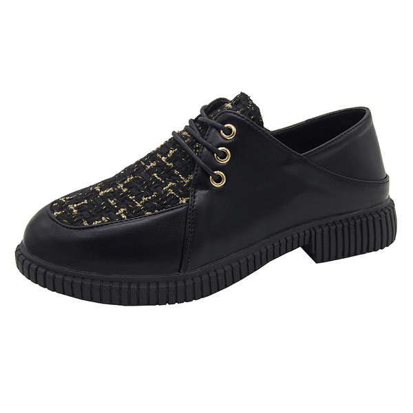 Lapos talpú női alkalmi cipő