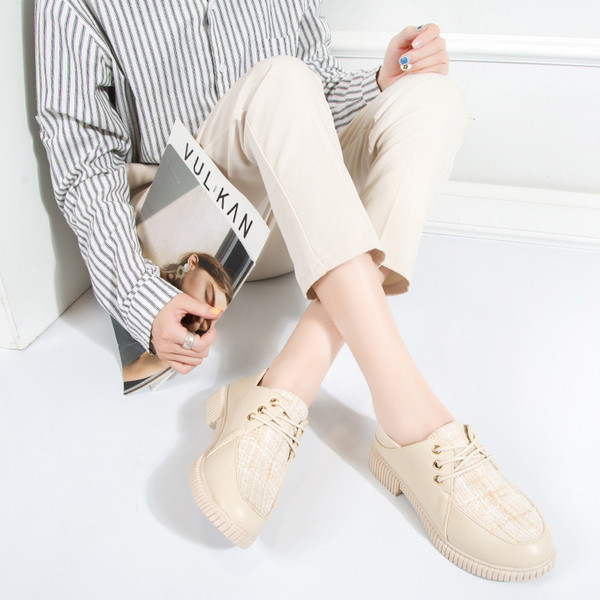 Lapos talpú női alkalmi cipő