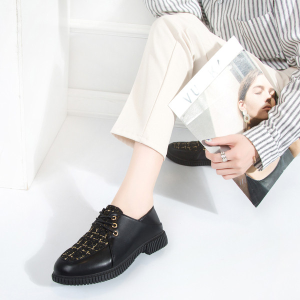 Lapos talpú női alkalmi cipő