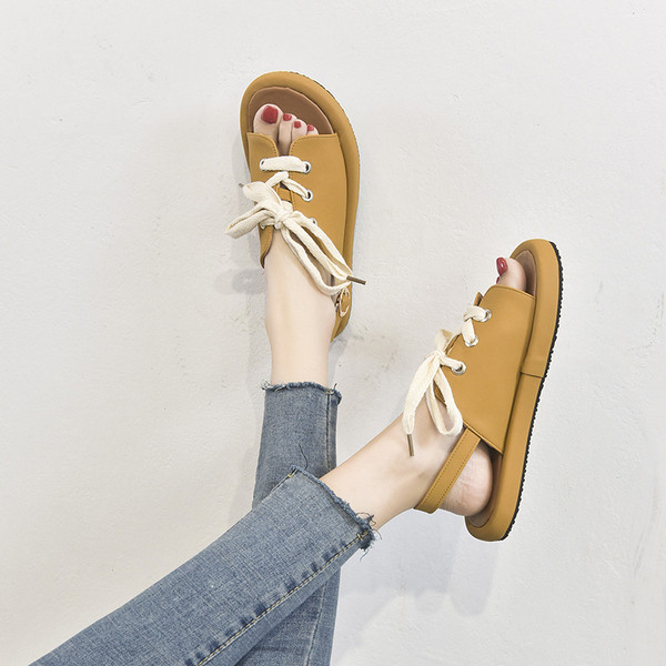 Ikdienas sieviešu sandales no eko ādas ar plakanu zoli un mežģīnēm