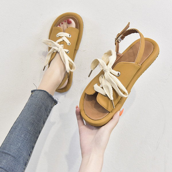 Ikdienas sieviešu sandales no eko ādas ar plakanu zoli un mežģīnēm