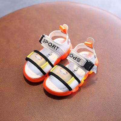 Világító gyerekszandál matricákkal fiúknak