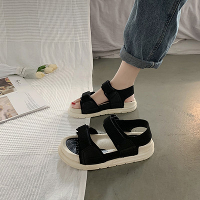 Női sportszandál eko bőrből, magas talppal és foltokkal