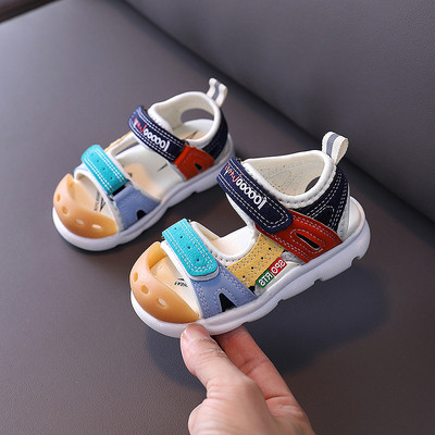 Színes, matricás gyerekszandál fiúknak és lányoknak