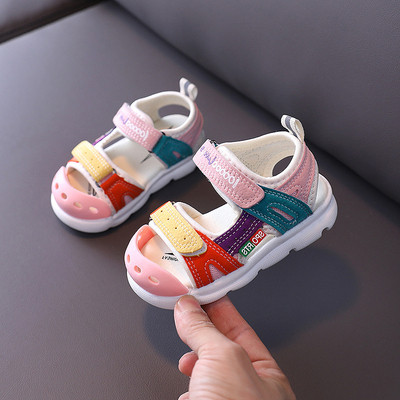 Színes, matricás gyerekszandál fiúknak és lányoknak