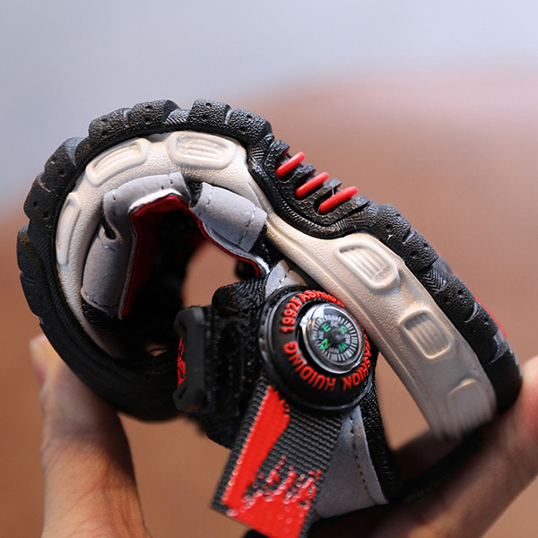 Bērnu sandales ar sietu un mežģīnēm zēniem