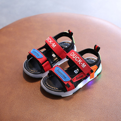 Világító gyerekszandál matricákkal fiúknak