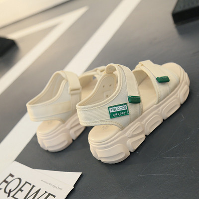 Női alkalmi szandál durva talppal és foltokkal