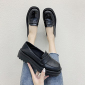 Női bőrcipő magas lapos talppal