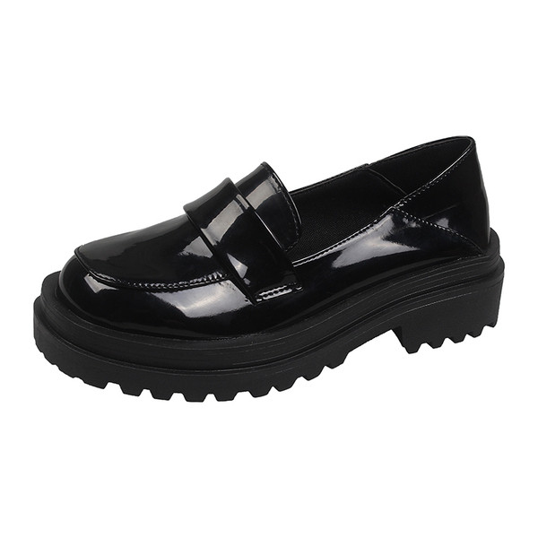 Női bőrcipő magas lapos talppal