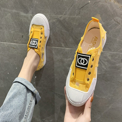 Naiste vabaajajalatsid lameda tallaga ilma paelteta