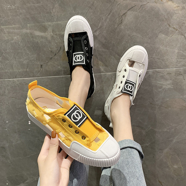 Naiste vabaajajalatsid lameda tallaga ilma paelteta