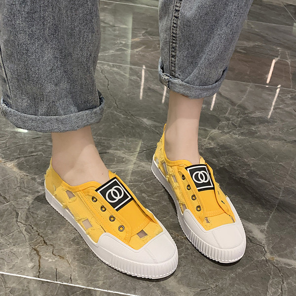 Naiste vabaajajalatsid lameda tallaga ilma paelteta