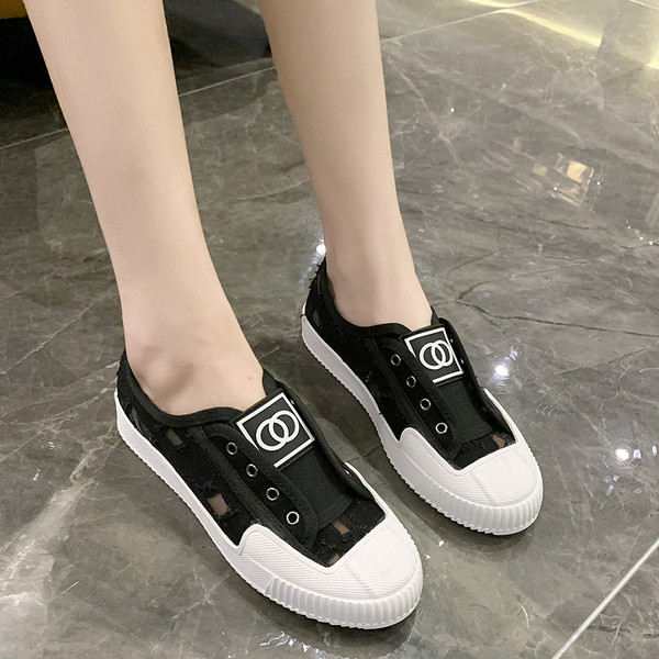 Naiste vabaajajalatsid lameda tallaga ilma paelteta