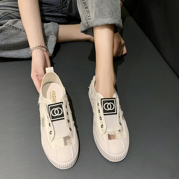 Naiste vabaajajalatsid lameda tallaga ilma paelteta