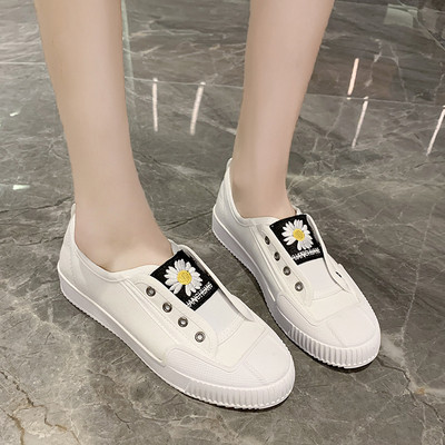 Női alkalmi cipő színes hímzéssel