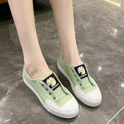 Női alkalmi cipő színes hímzéssel