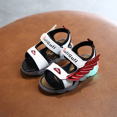 Mūsdienīgas bērnu gaišās sandales zēniem