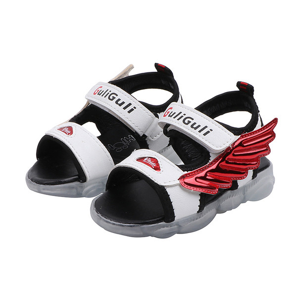 Mūsdienīgas bērnu gaišās sandales zēniem