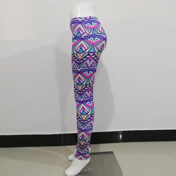 Krāsaini elastīgi sporta legingi ar augstu vidukli