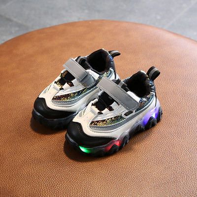 Világító gyerekcipő durva talppal és matricával lányoknak